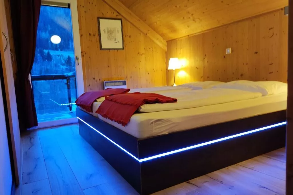 52148-Bedroom