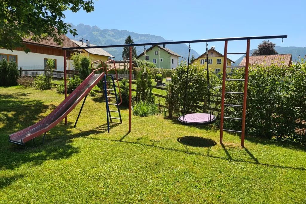 463675-Gardens summer