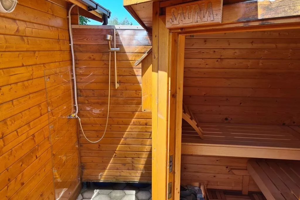 463675-Bathroom