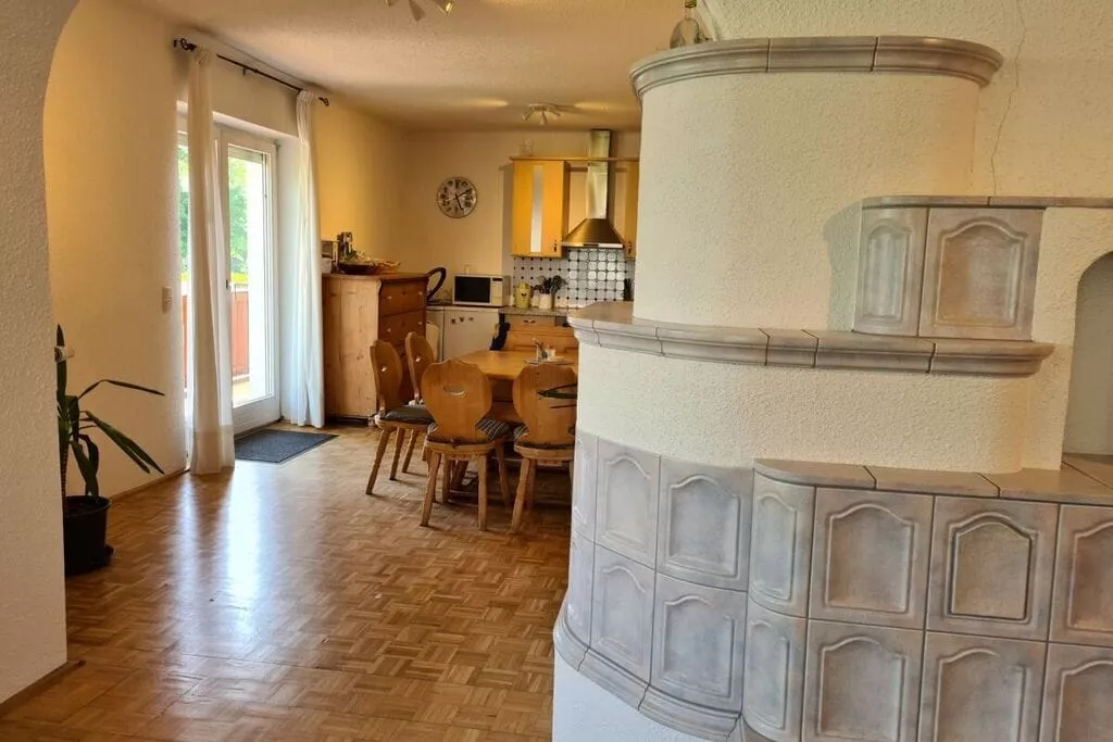 463675-Living room