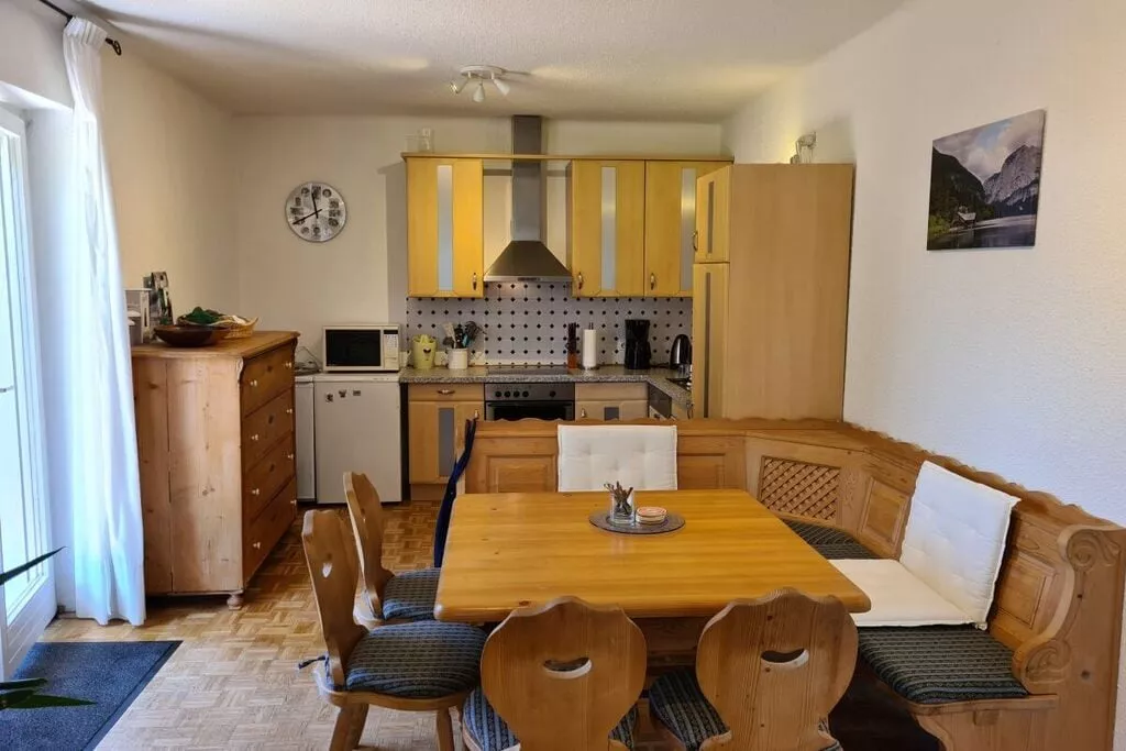 463675-Dining room
