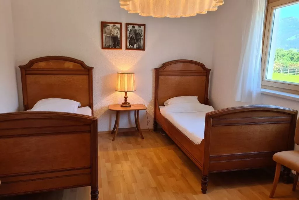 463675-Bedroom