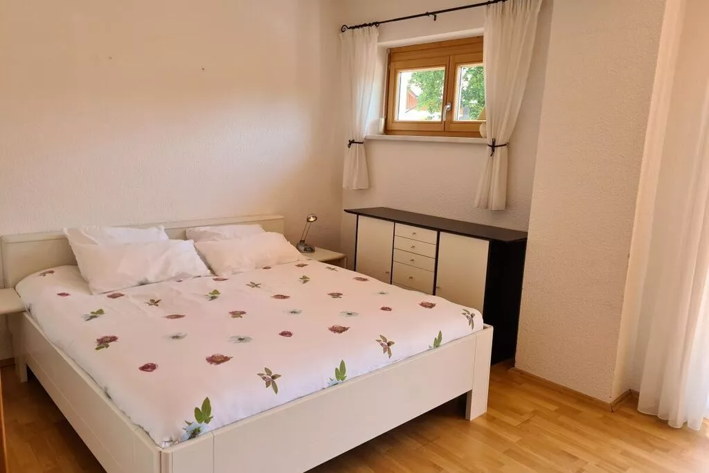 463675-Bedroom