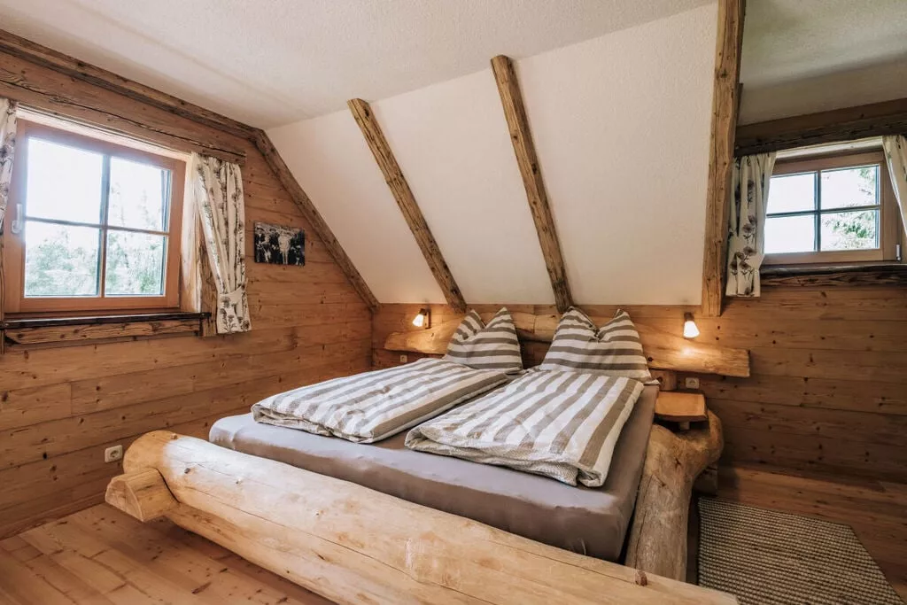 473960-Bedroom