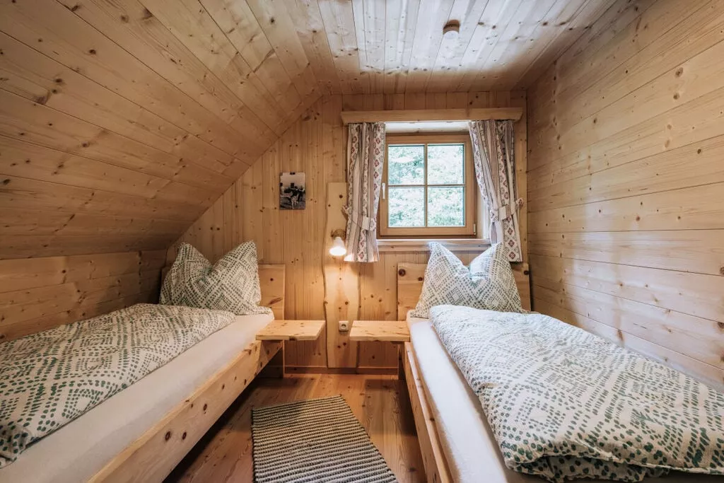 473960-Bedroom