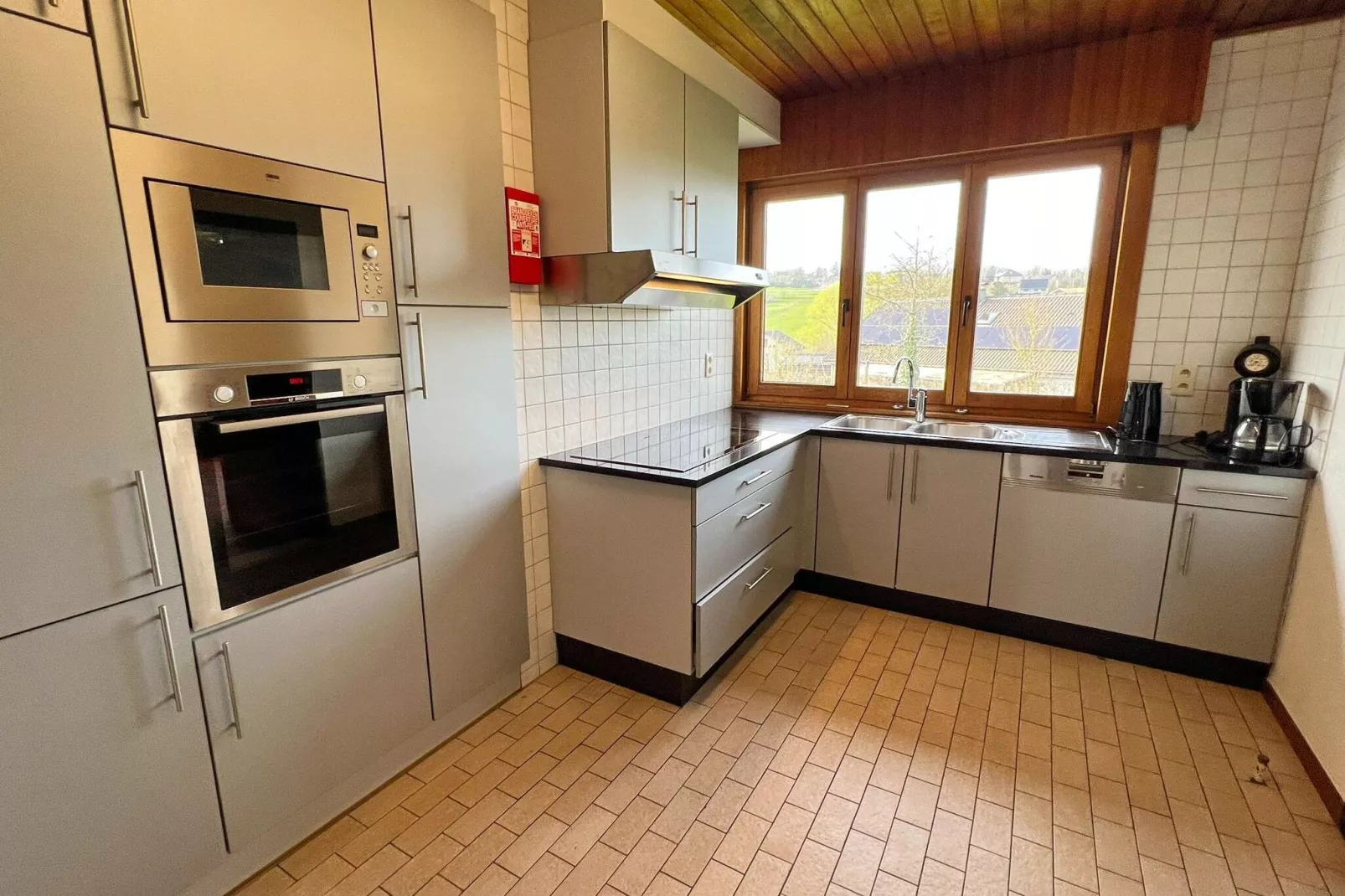 Residence Thier Antoine-Kitchen