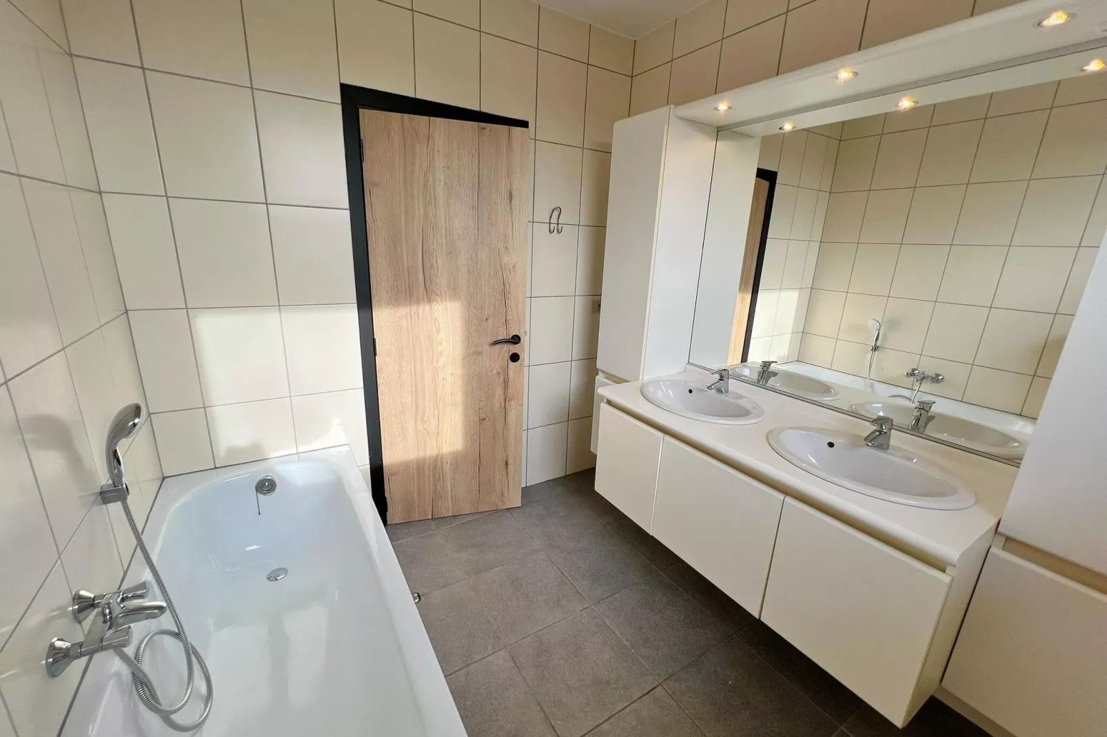 Residence Thier Antoine-Bathroom