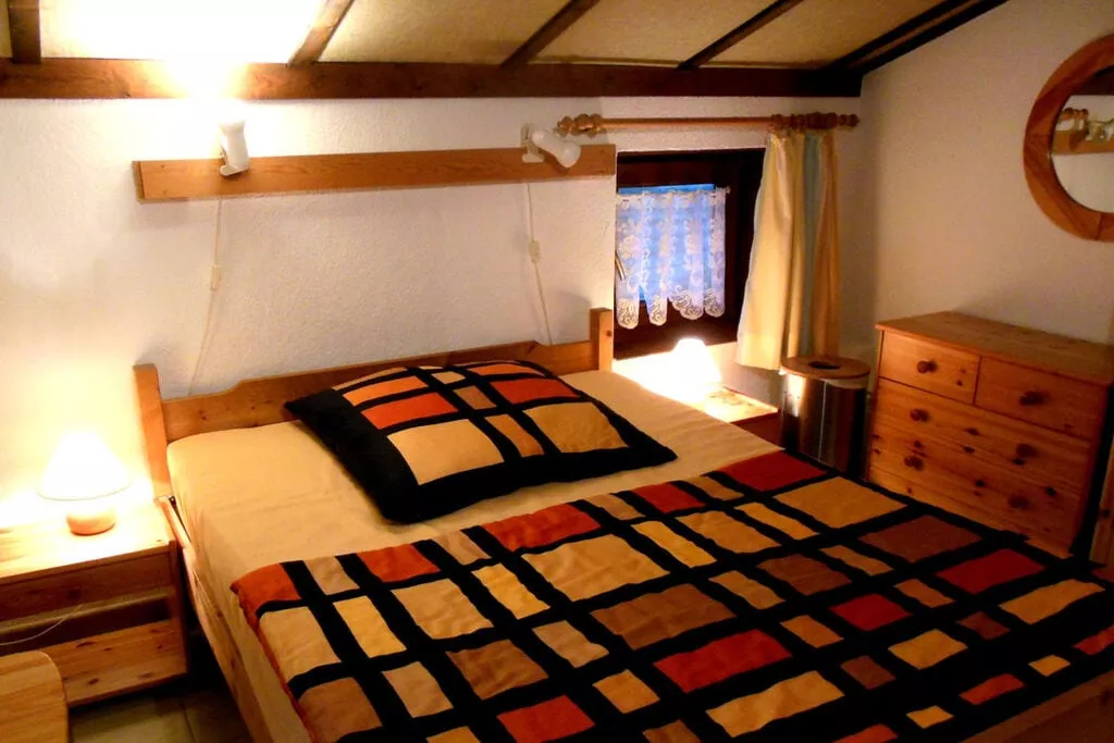 3792-Bedroom