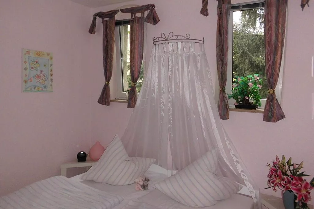 67246-Bedroom
