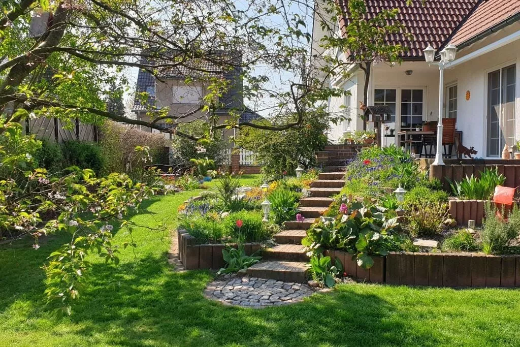 266866-Gardens summer
