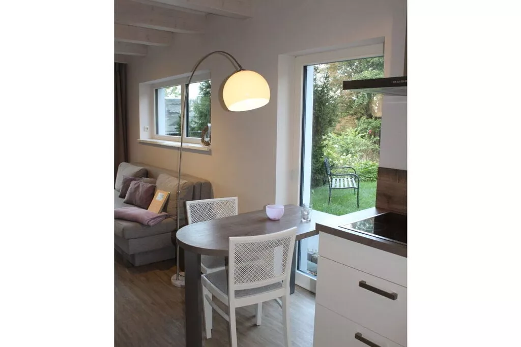 94710-Living room