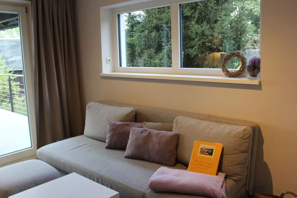 94710-Living room