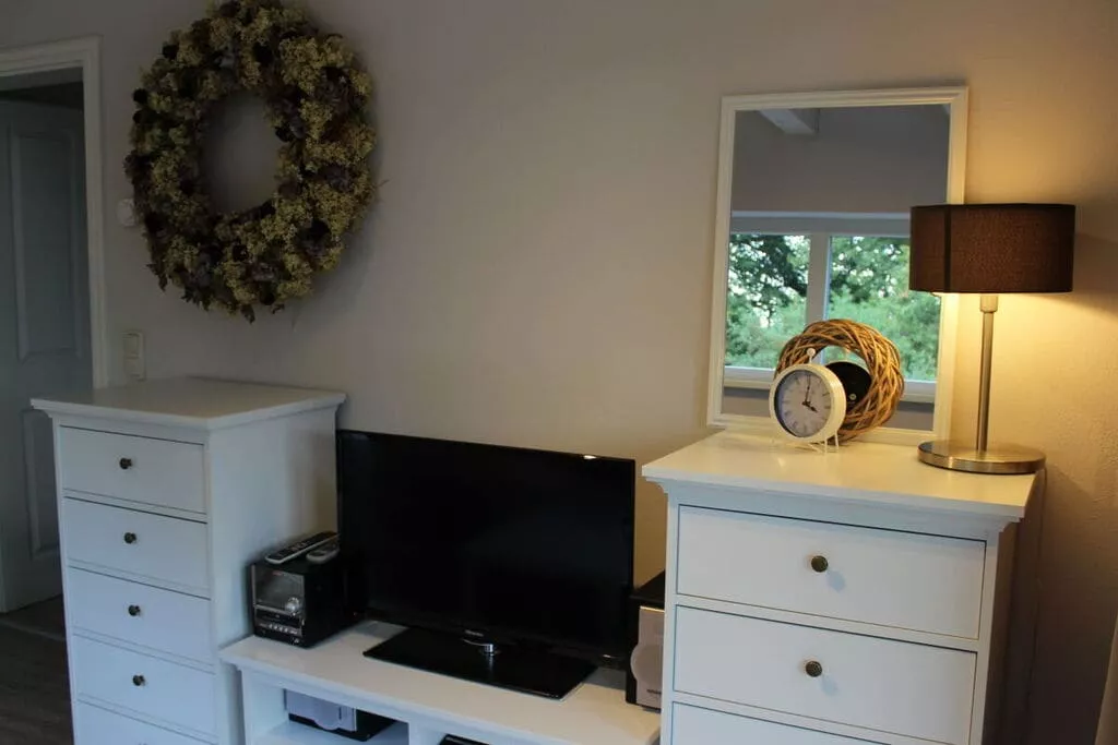 94710-Living room