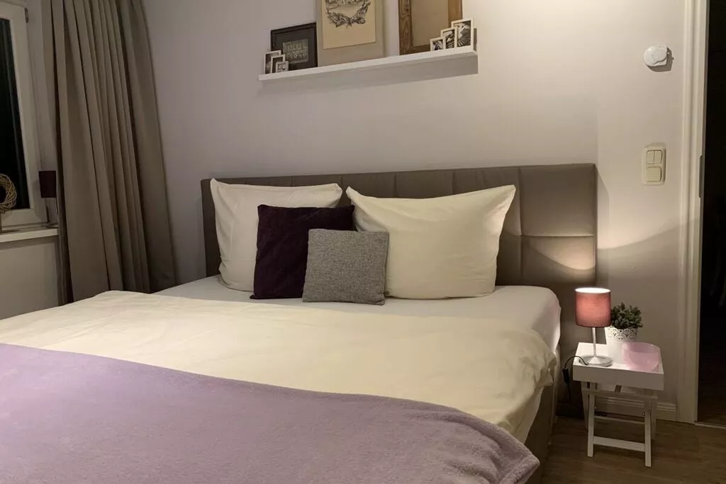 94710-Bedroom