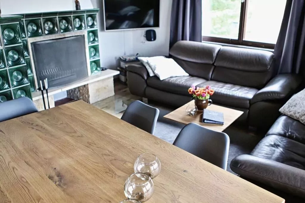 61229-Living room