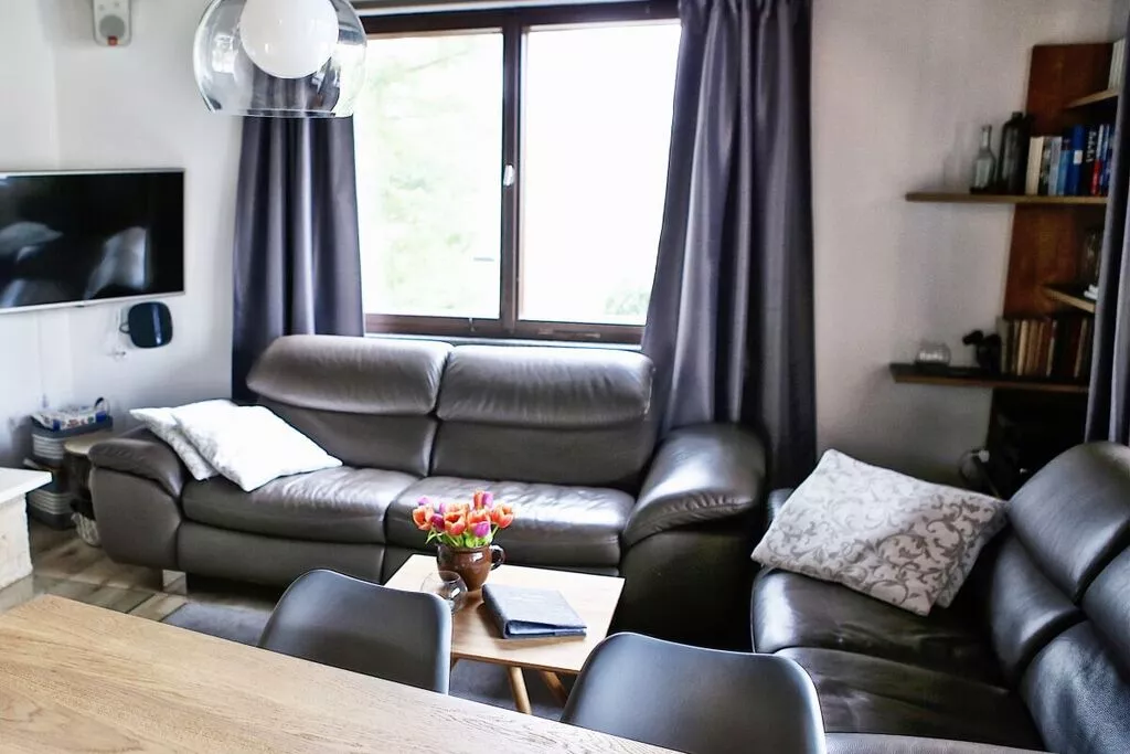 61229-Living room