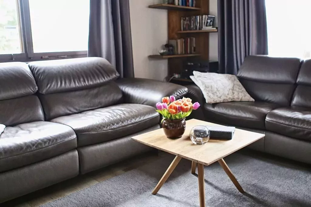 61229-Living room