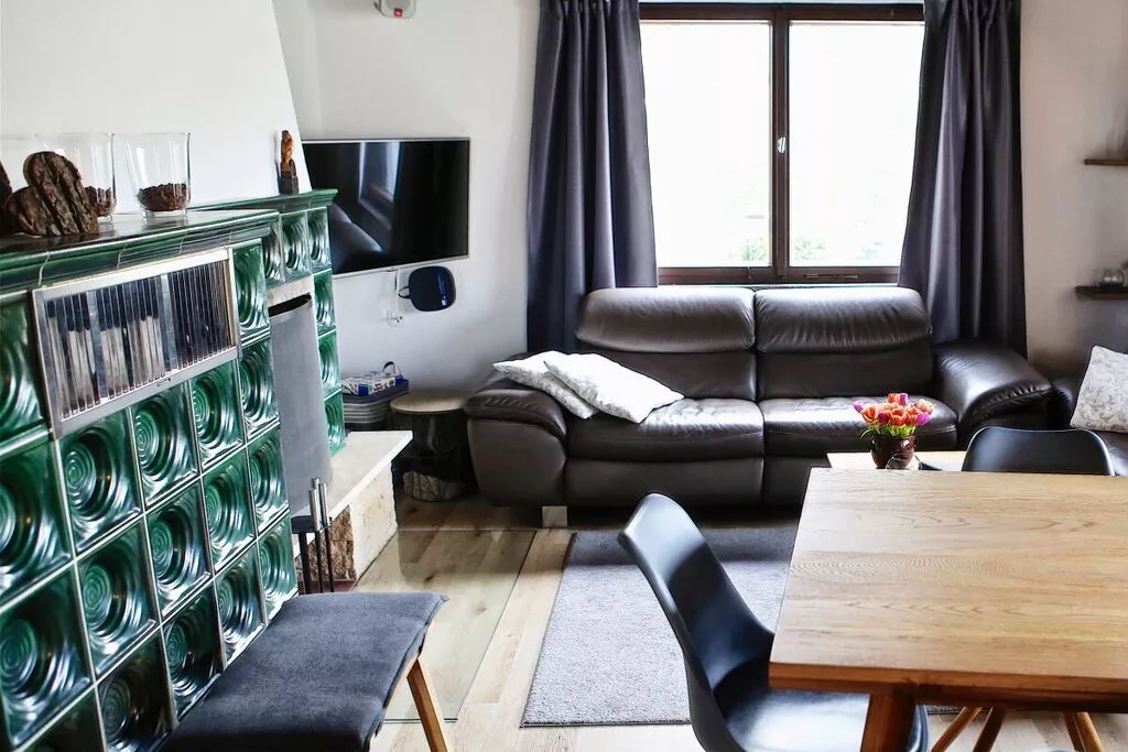 61229-Living room