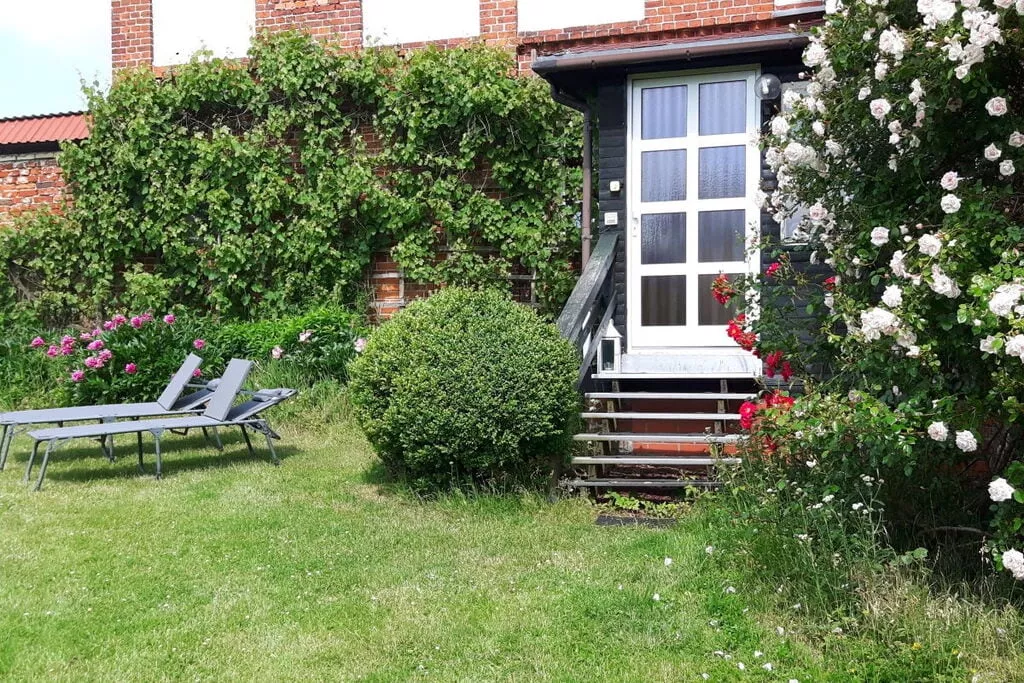 8017-Gardens summer