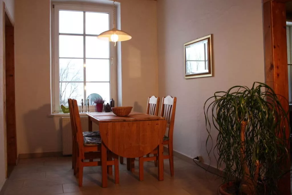 8017-Dining room