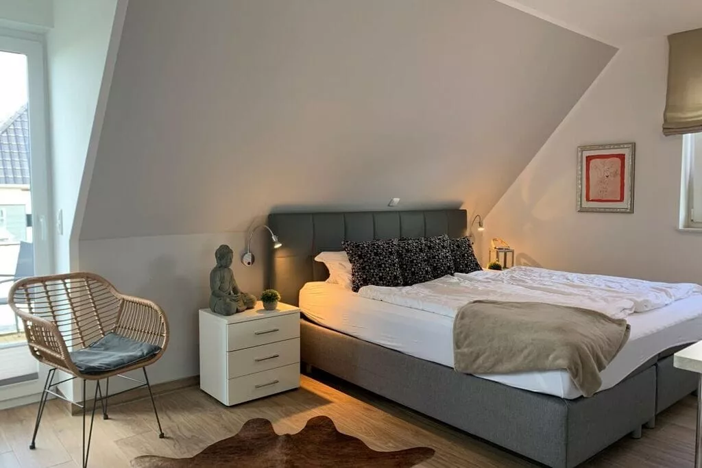 332640-Bedroom