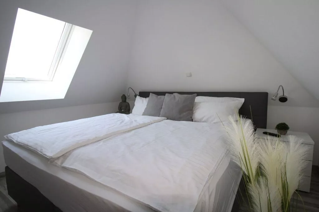 332640-Bedroom