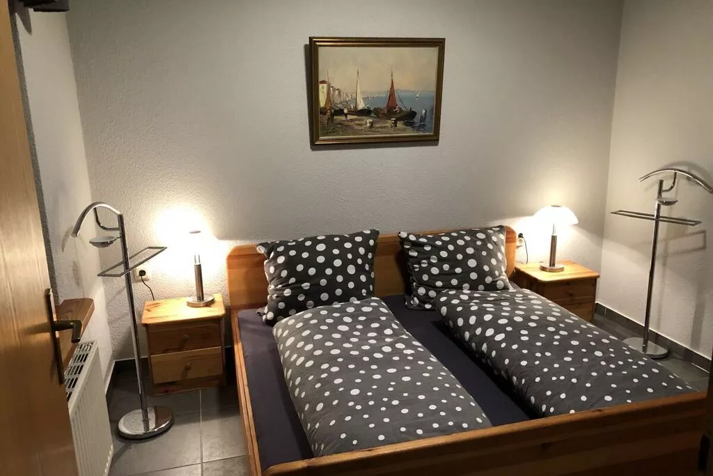 399360-Bedroom