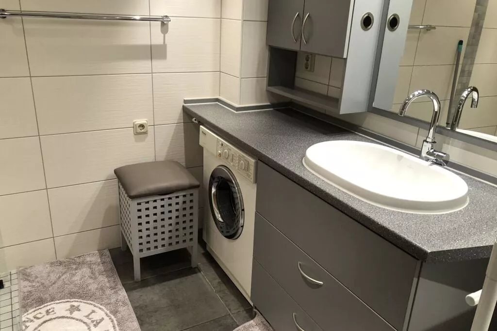 399360-Bathroom