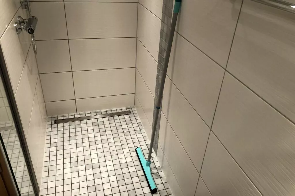 399360-Bathroom