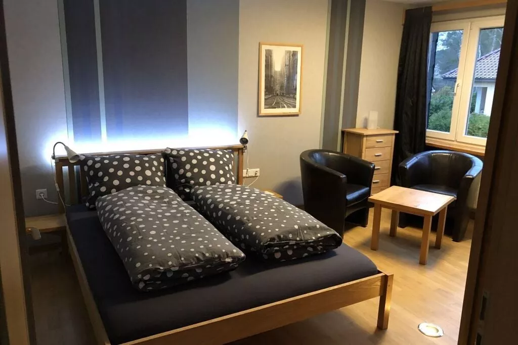 399360-Bedroom