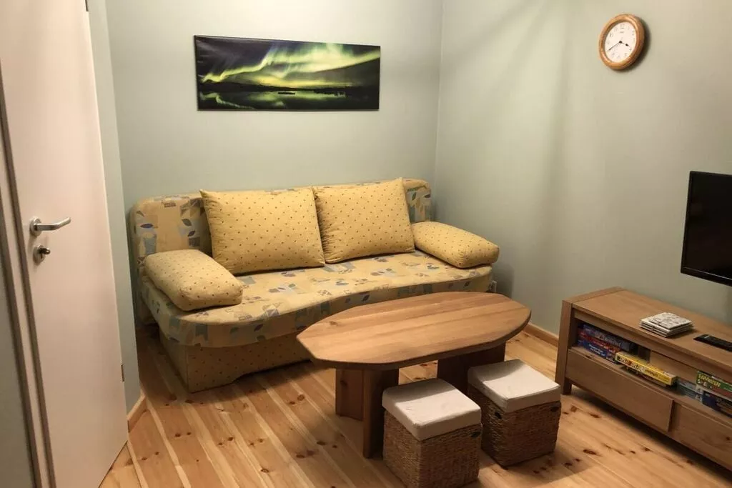 399360-Living room