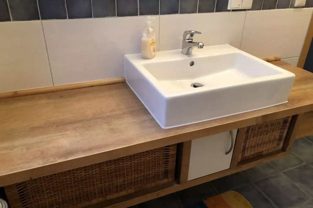 399360-Bathroom