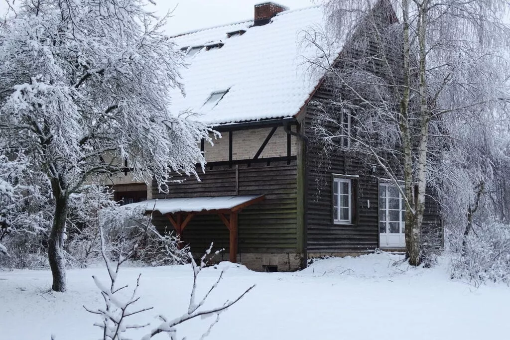 18511-Exterior winter