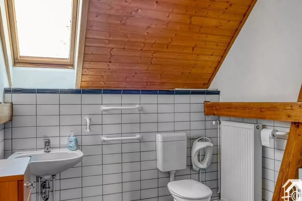 18511-Bathroom