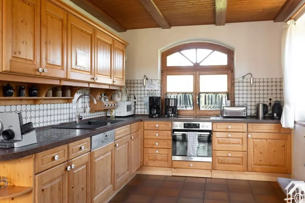 18511-Kitchen