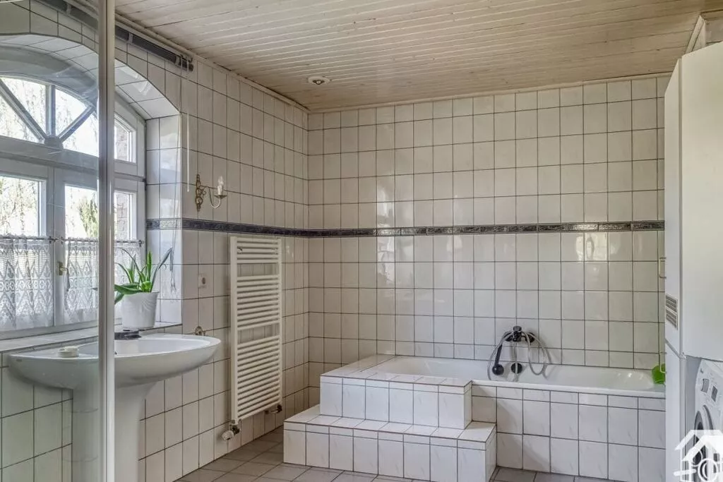 18511-Bathroom