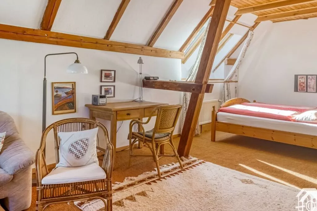 18511-Bedroom
