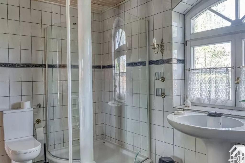 18511-Bathroom