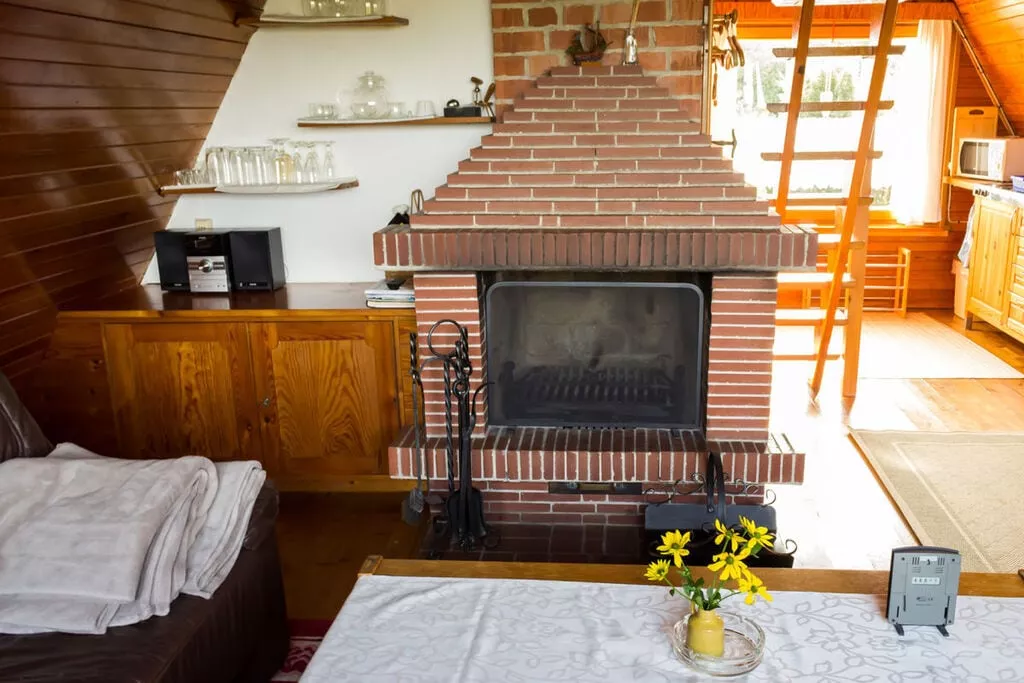 70939-Living room