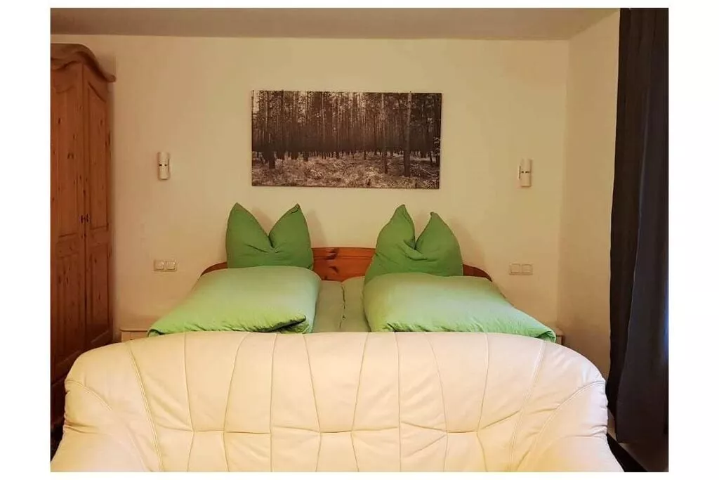 259614-Bedroom