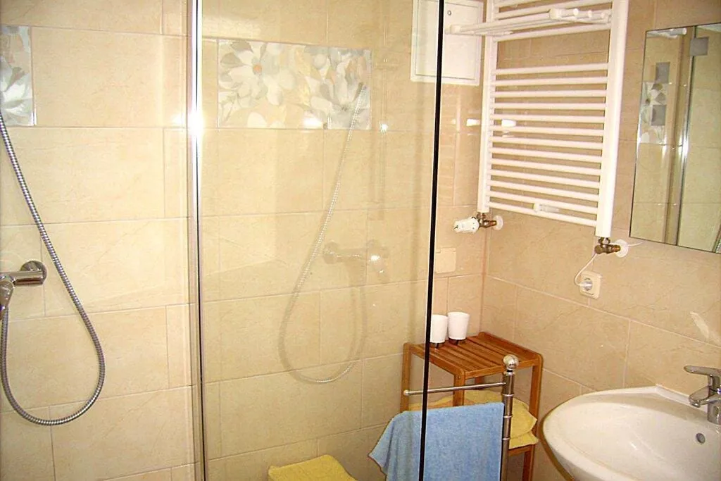 52353-Bathroom