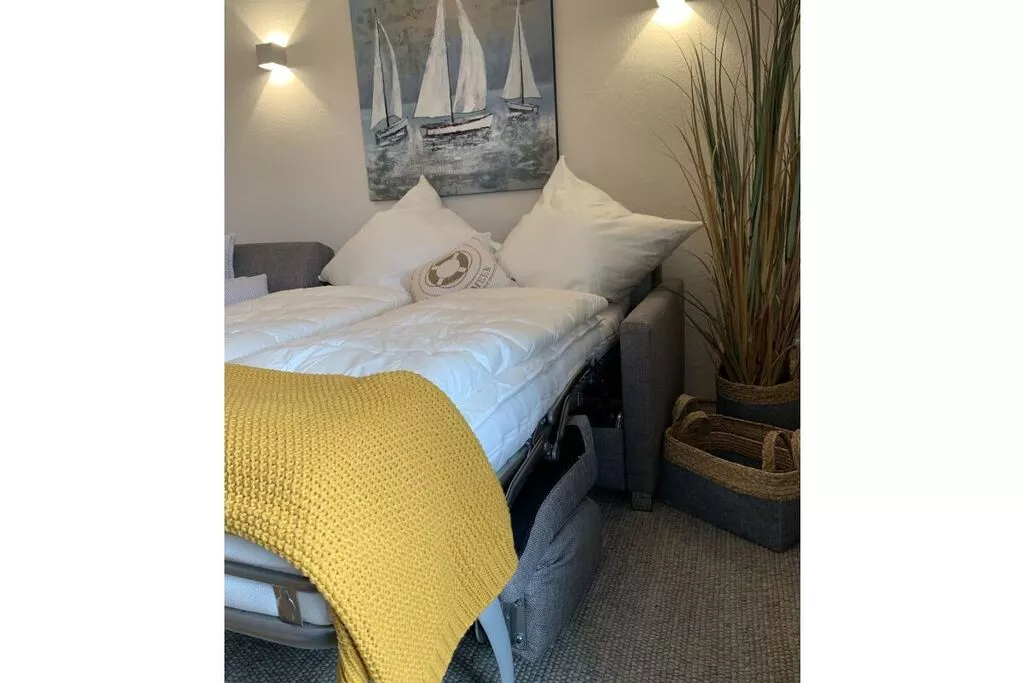315121-Bedroom