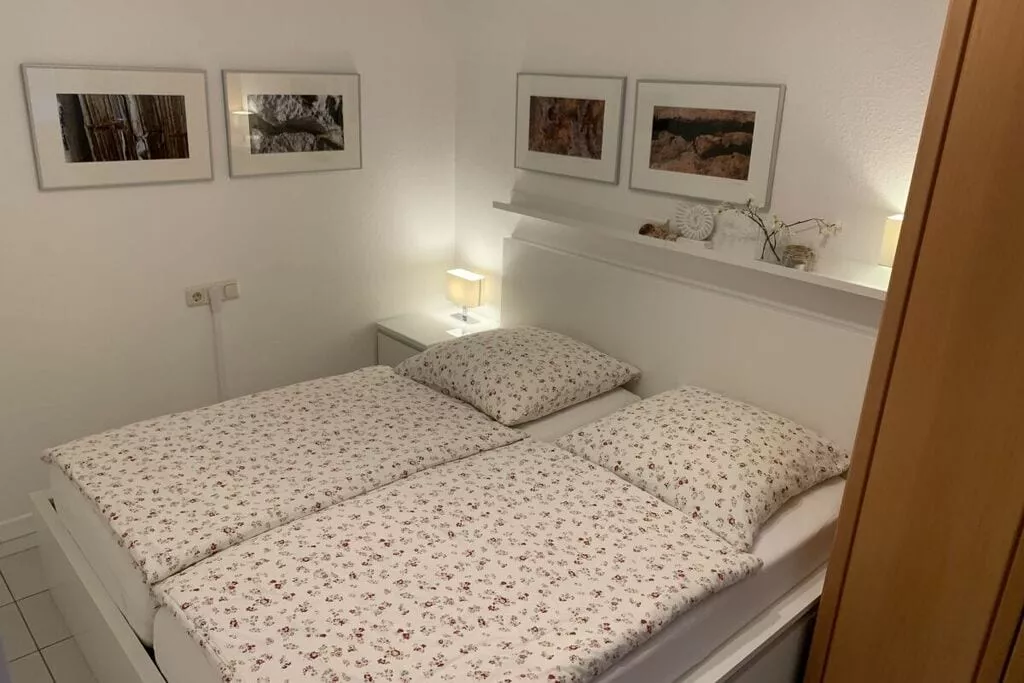 279392-Bedroom