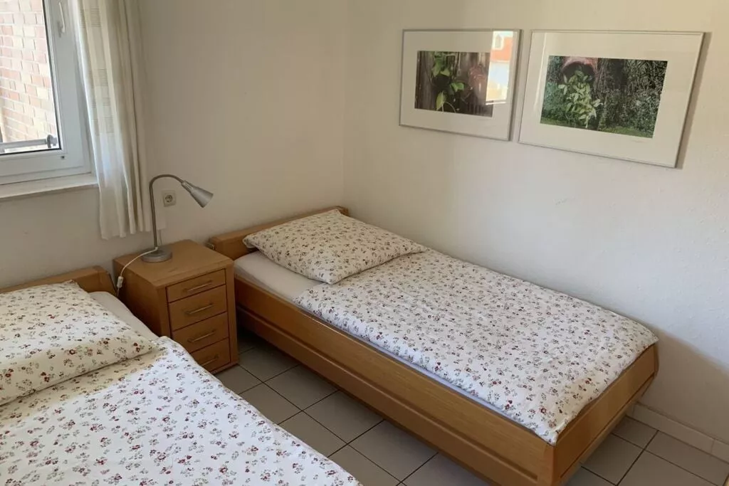 279392-Bedroom