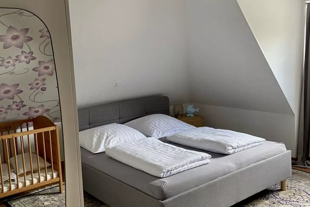 323592-Schlafzimmer