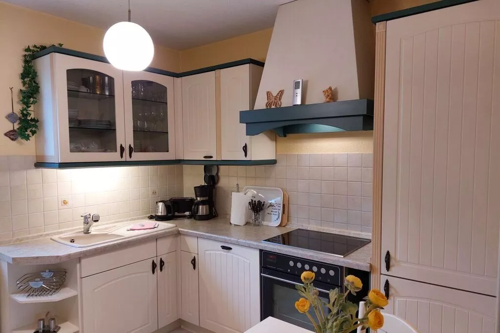 478305-Kitchen