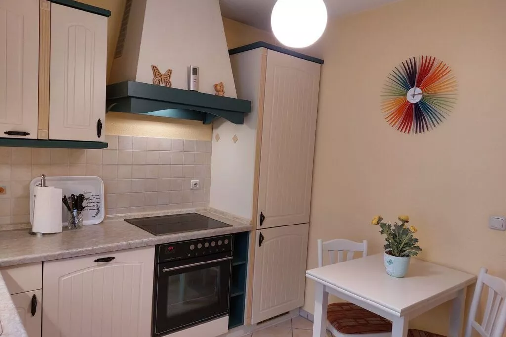 478305-Kitchen