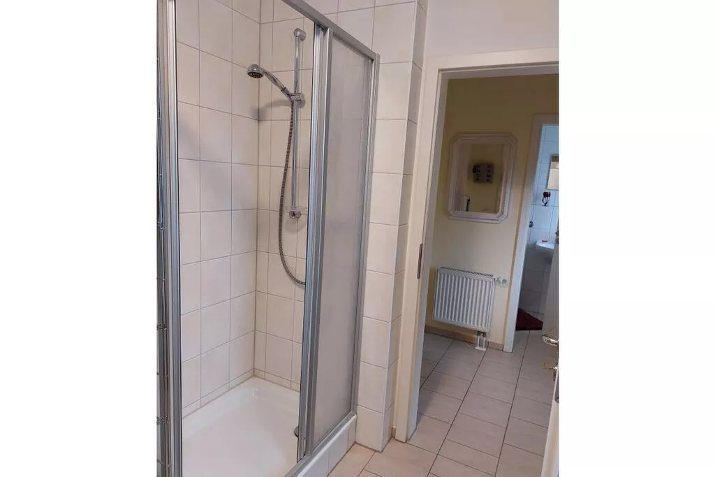 478305-Bathroom