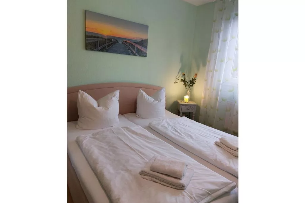 478305-Bedroom