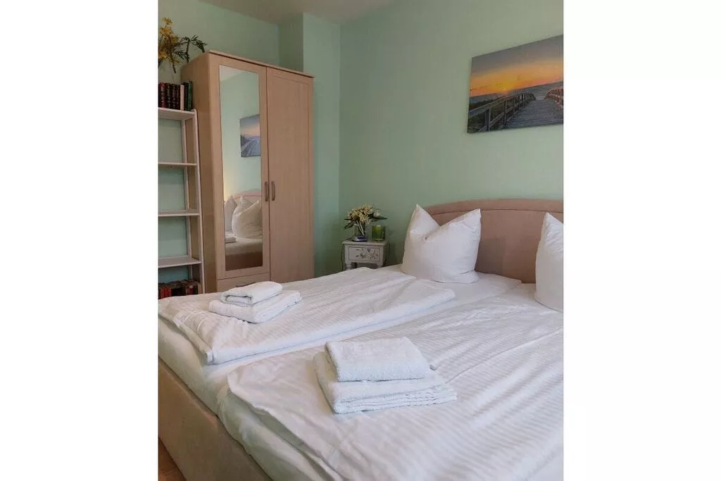 478305-Bedroom